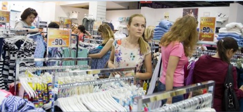 День скидок в торговом центре «Секрет» в Гомеле:  каждый раз посетителей все больше