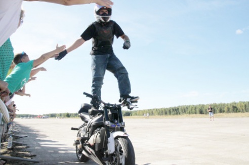 15 августа 2015 г. в Климовичском районе в третий раз состоялись соревнования по драг-рейсингу (+ фото)