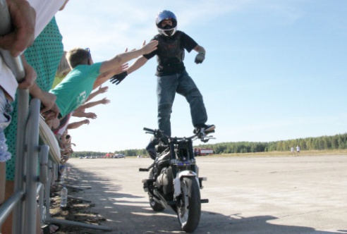 15 августа 2015 г. в Климовичском районе в третий раз состоялись соревнования по драг-рейсингу (+ фото)