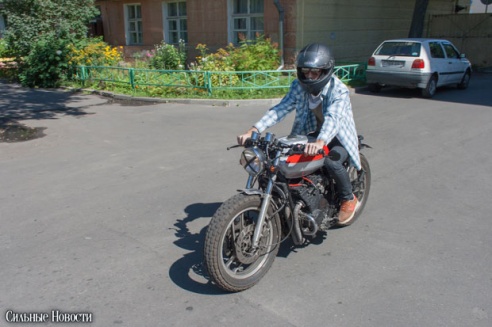 Гомельчанин собрал единственный в городе мотоцикл кафе-рейсер (фото)
