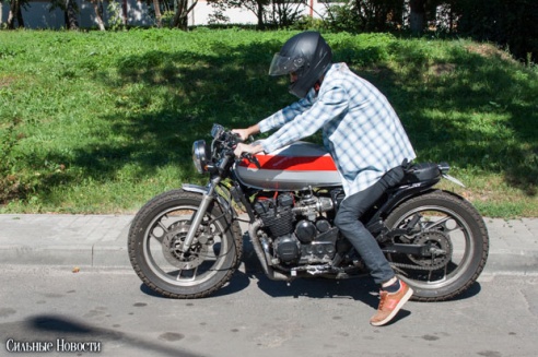 Гомельчанин собрал единственный в городе мотоцикл кафе-рейсер (фото)