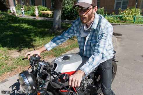 Гомельчанин собрал единственный в городе мотоцикл кафе-рейсер (фото)