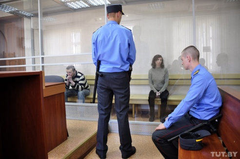 «Не душил, я даже мухи не обижу»: в суде дал показания отец девочки, оставленной умирать в квартире