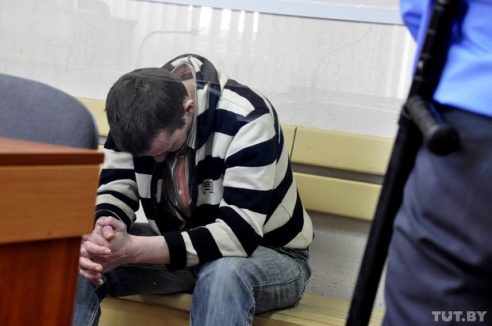 «Не душил, я даже мухи не обижу»: в суде дал показания отец девочки, оставленной умирать в квартире