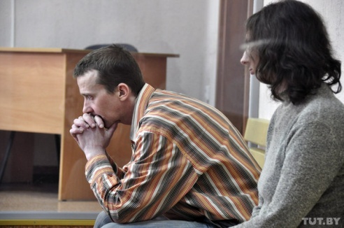 «Не душил, я даже мухи не обижу»: в суде дал показания отец девочки, оставленной умирать в квартире