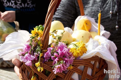 Яблоки можно есть – православные в Горках отпраздновали Спас. Фоторепортаж