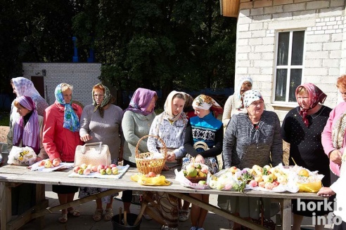 Яблоки можно есть – православные в Горках отпраздновали Спас. Фоторепортаж
