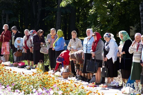 Яблоки можно есть – православные в Горках отпраздновали Спас. Фоторепортаж