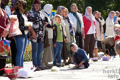 Яблоки можно есть – православные в Горках отпраздновали Спас. Фоторепортаж