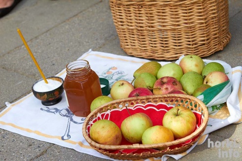 Яблоки можно есть – православные в Горках отпраздновали Спас. Фоторепортаж