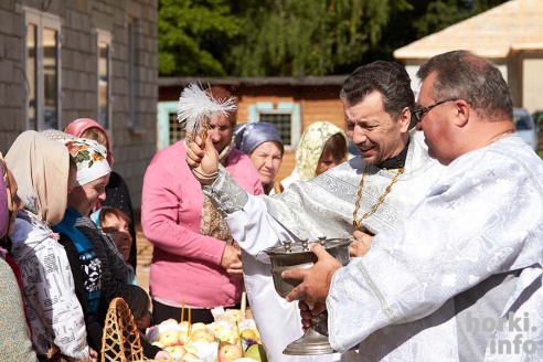 Яблоки можно есть – православные в Горках отпраздновали Спас. Фоторепортаж
