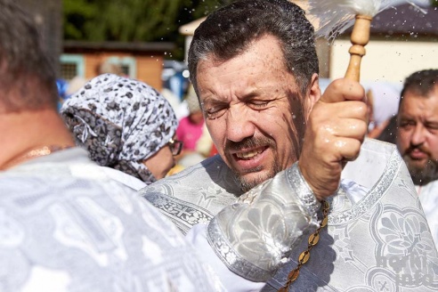 Яблоки можно есть – православные в Горках отпраздновали Спас. Фоторепортаж
