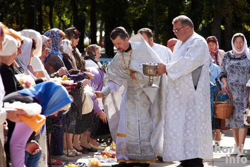 Яблоки можно есть – православные в Горках отпраздновали Спас. Фоторепортаж