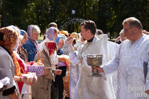 Яблоки можно есть – православные в Горках отпраздновали Спас. Фоторепортаж