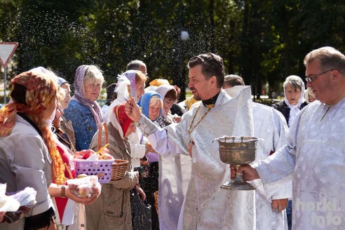 Яблоки можно есть – православные в Горках отпраздновали Спас. Фоторепортаж