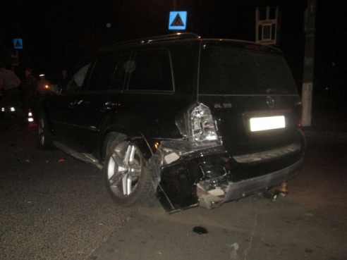 В Гомеле водитель Mercedes при выезде на главную не пропустил мотоциклиста: парень погиб