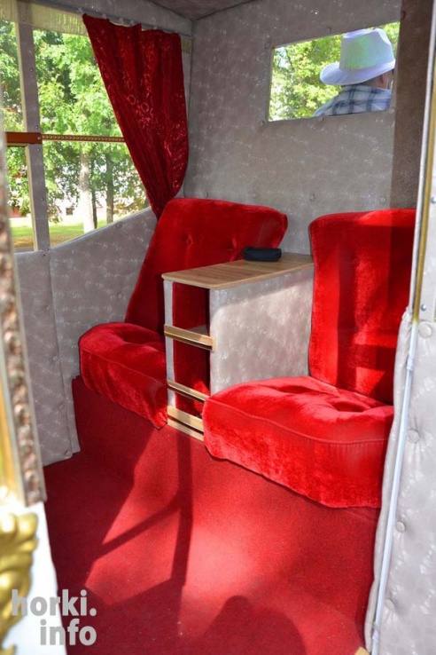 В Горецкий ЗАГС молодые приехали на карете. ФОТО