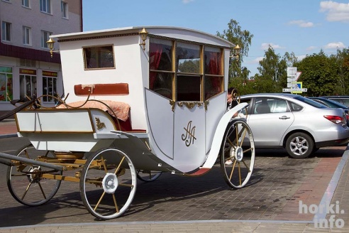 В Горецкий ЗАГС молодые приехали на карете. ФОТО