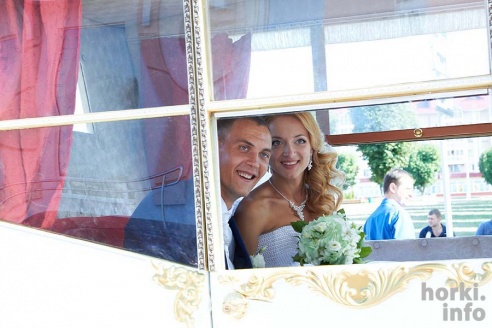 В Горецкий ЗАГС молодые приехали на карете. ФОТО