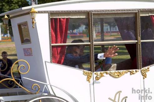 В Горецкий ЗАГС молодые приехали на карете. ФОТО
