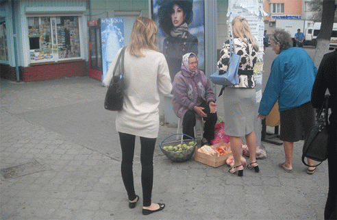 На центральных улицах Гомеля прорежают ряды «асфальтных» торговцев