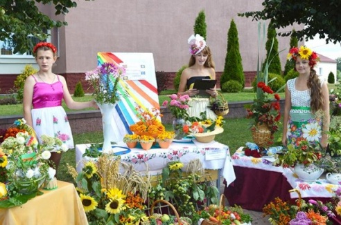 Батлейка, школьный базар и демонстрация мультфильмов, или Как в Глубоком прощались с летом (ФОТО)