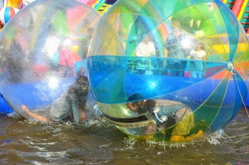 Батлейка, школьный базар и демонстрация мультфильмов, или Как в Глубоком прощались с летом (ФОТО)