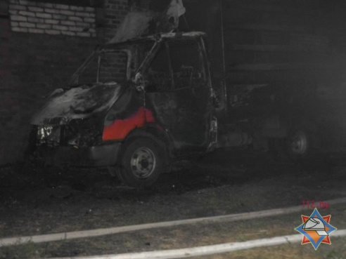 Ночью на улице Подгорной сгорел «Форд Транзит»