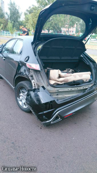 В Гомеле водитель Honda решила развернуться через двойную сплошную и врезалась в мотоциклиста В Гомеле водитель Honda решила развернуться через двойную сплошную и врезалась в мотоциклиста