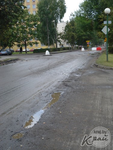 В Вилейке на улице Первомайской строят подземную ливневую канализацию (ФОТО)