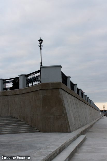 Рыцарские бои, танцы, пионерские песни и файер-шоу — в Гомеле открыли «Маяк» и новую набережную