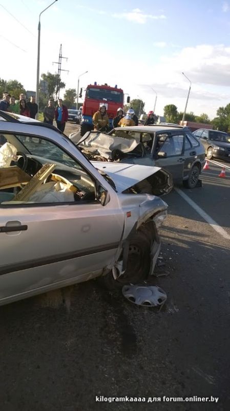 В Гомельском районе лоб в лоб столкнулись «Лада» и Volkswagen Golf. Есть пострадавшие (фото)