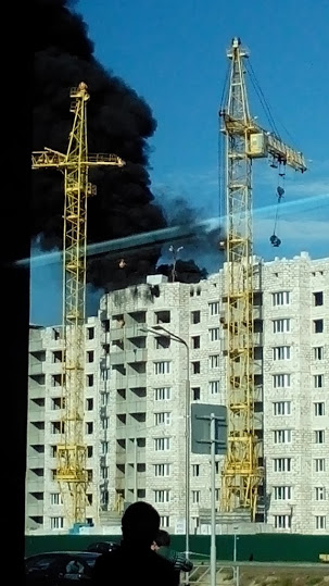 Фотофакт: на стройке в 104-м микрорайоне произошел внушительный пожар