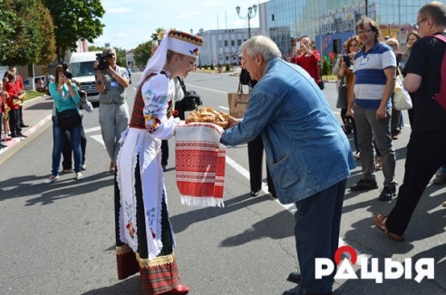 ФОТОРЕПОРТАЖ: На международный фестиваль христианских фильмов "Магнификат" в Глубокое приехали гости из 25 стран