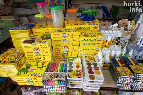 Чтобы сэкономить на сборах в школу, некоторые горецкие семьи закупаться начинали с января