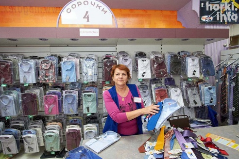 Чтобы сэкономить на сборах в школу, некоторые горецкие семьи закупаться начинали с января