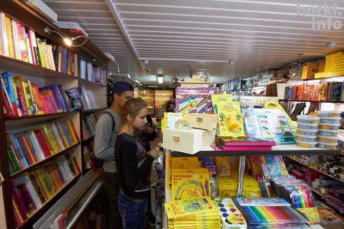 Чтобы сэкономить на сборах в школу, некоторые горецкие семьи закупаться начинали с января