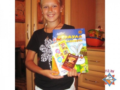 В Гомельском районе две пятиклассницы самостоятельно остановили огонь до приезда спасателей (ФОТО, ВИДЕО)