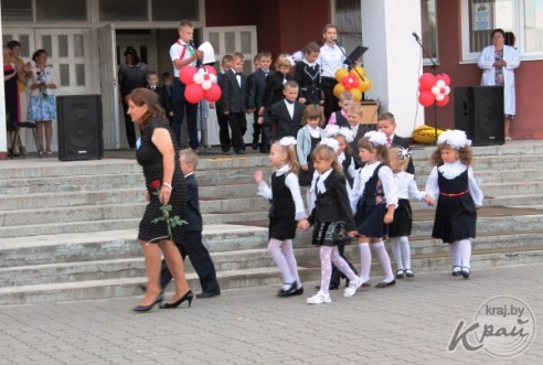 ФОТОРЕПОРТАЖ: Первый звонок прозвенел для учащихся СШ №5 в Вилейке