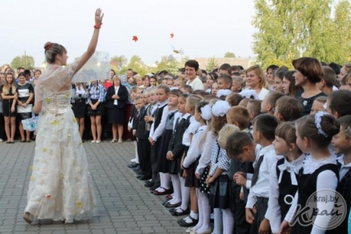 ФОТОРЕПОРТАЖ: Первый звонок прозвенел для учащихся СШ №5 в Вилейке