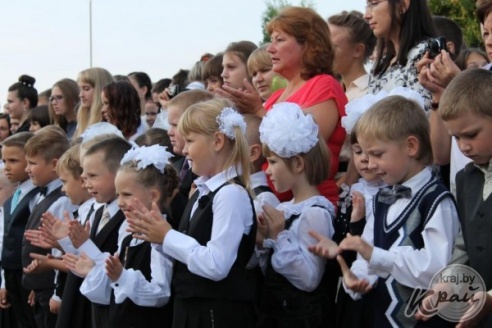 ФОТОРЕПОРТАЖ: Первый звонок прозвенел для учащихся СШ №5 в Вилейке