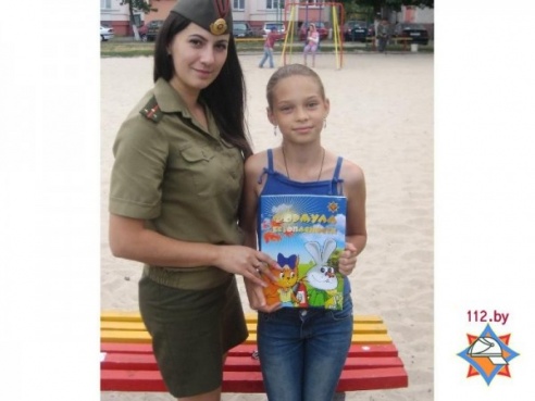 В Гомельском районе две пятиклассницы самостоятельно остановили огонь до приезда спасателей (ФОТО, ВИДЕО)