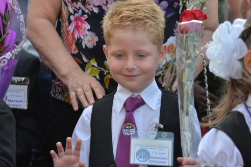 В Советском районе участников школьной линейки окропили святой водой