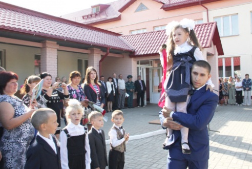 Торжественные линейки по случаю начала учебного года состоялись в Костюковичском районе первого сентября (+ фото)