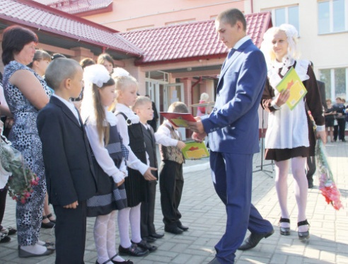 Торжественные линейки по случаю начала учебного года состоялись в Костюковичском районе первого сентября (+ фото)