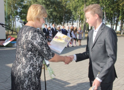 Торжественные линейки по случаю начала учебного года состоялись в Костюковичском районе первого сентября (+ фото)