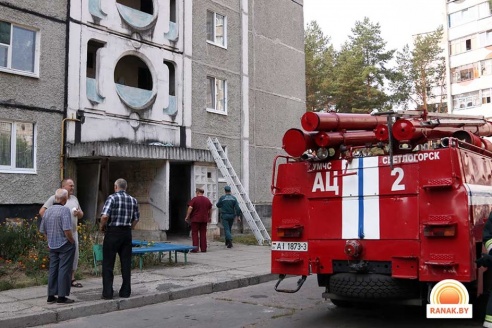 В Светлогорске пенсионерка упала с балкона на козырек подъезда (фото)