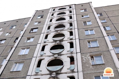 В Светлогорске пенсионерка упала с балкона на козырек подъезда (фото)