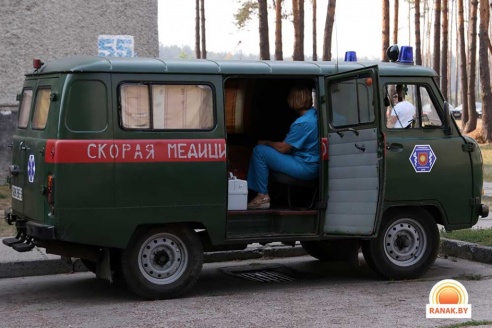 В Светлогорске пенсионерка упала с балкона на козырек подъезда (фото)