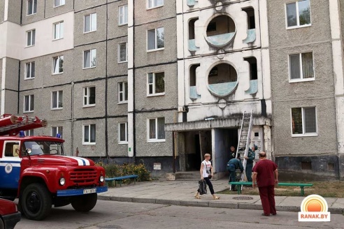 В Светлогорске пенсионерка упала с балкона на козырек подъезда (фото)